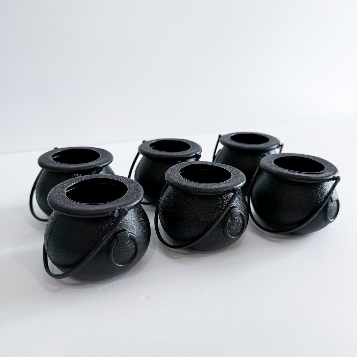 Plastic Cauldrons - Type 1 (Set of 6)